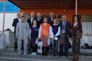KIZILAY'DAN KOMPOZİSYON YARIŞMASIR17;NDA DERECEYE GİREN ÖĞRENCİLERE HEDİYELER VERİLDİ