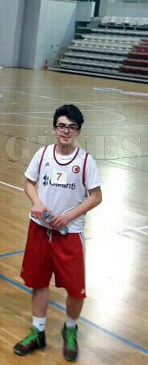 Genç yetenek Göktuğ Berke birinci lig takımına seçildi Genç yetenek Göktuğ Berke birinci lig takımına seçildi