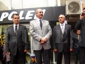 NUMAN KURTULMU,  PARTSNN LE TEKLAT BNASININ AILIINI YAPTI
