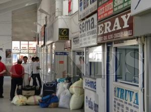 Gurbetçiler Otogarı Fındık Çuvalları ile Doldurdular Gurbetçiler Otogarı Fındık Çuvalları ile Doldurdular
