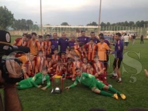 GALATASARAY ALT YAPISI U13 TAKIMI 2015 YILI TÜRKİYE ŞAMPİYONU OLDU GALATASARAY ALT YAPISI U13 TAKIMI 2015 YILI TÜRKİYE ŞAMPİYONU OLDU