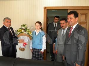 Öğrencilerden Kaymakam Bekir Atmaca’ya ziyaret Öğrencilerden Kaymakam Bekir Atmaca’ya ziyaret