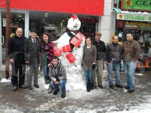 KARDAN ADAMLAR SARMIŞ DÖRT BİR YANIMIZI KARDAN ADAMLAR SARMIŞ DÖRT BİR YANIMIZI