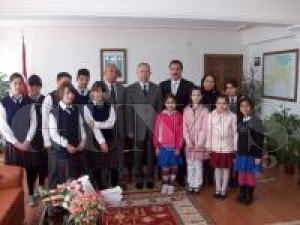 KIZ ÖĞRENCİ KAYMAKAM OLDU! KIZ ÖĞRENCİ KAYMAKAM OLDU!