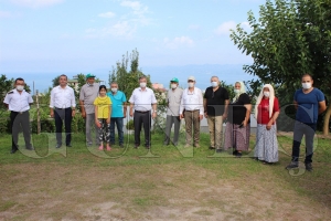 Kaymakam Ömer Lütfi Yaran organik üzüm bağında incelemelerde bulundu Kaymakam Ömer Lütfi Yaran organik üzüm bağında incelemelerde bulundu
