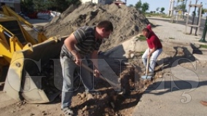 Mahalleli Belediyeye Kzd, Yolu Kendisi Yapyor