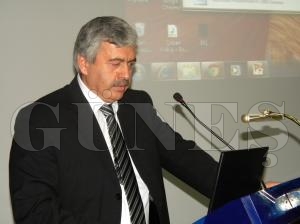 Ziraat Fakültesi Dekanı Prof.Dr. Turan Karadeniz “Kesme Çiçekçilik Bölgemiz Şartlarına Uygun” Ziraat Fakültesi Dekanı Prof.Dr. Turan Karadeniz “Kesme Çiçekçilik Bölgemiz Şartlarına Uygun”