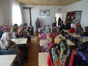 Kuran Kursuna Projeksiyon  Cihazı Hediye Edildi