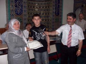 BAŞARILI ÖĞRENCİLER BELGELENDİRİLDİ BAŞARILI ÖĞRENCİLER BELGELENDİRİLDİ