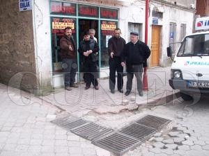 ESNAFLAR KOKAN LOGARLARDAN RAHATSIZ ESNAFLAR KOKAN LOGARLARDAN RAHATSIZ