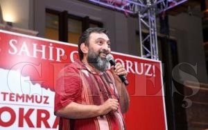 Sanatçı Ahmet Yenilmez demokrasi nöbetine katıldı Sanatçı Ahmet Yenilmez demokrasi nöbetine katıldı
