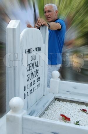 CEMAL GÜMÜŞ MEZARI BAŞINDA ANILDI CEMAL GÜMÜŞ MEZARI BAŞINDA ANILDI
