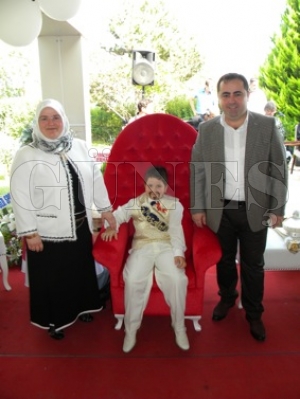 Ahmet Akif Erkekliğe İlk Adımını Attı Ahmet Akif Erkekliğe İlk Adımını Attı