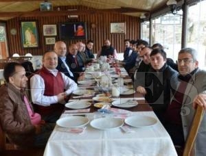MUSTAFA SADE GENÇLERLE BİR ARAYA GELDİ MUSTAFA SADE GENÇLERLE BİR ARAYA GELDİ