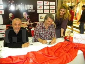 Grup Gündoğarken İmza Günü ve Konserde Fatsalılarla Buluştu