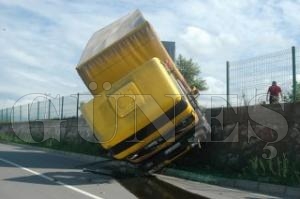 TIRIN YARISI LMAN YOLUNA DT YARISI SE KALDIRIMDA KALDI