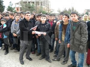 Öğrencilerin Karne Sevinci Öğrencilerin Karne Sevinci