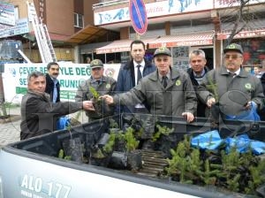 Orman İşletme Şefliği’nce vatandaşlara 2 bin fidan dağıtıldı Orman İşletme Şefliği’nce vatandaşlara 2 bin fidan dağıtıldı