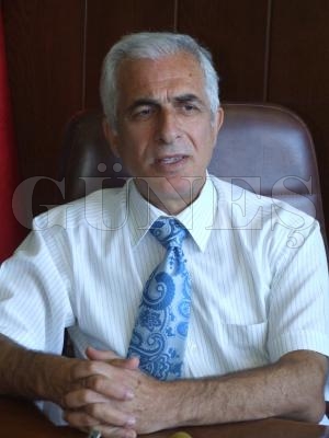 DEFTERDAR EROL PİŞKİN, MAKAMINDA DEFTERDAR EROL PİŞKİN, MAKAMINDA