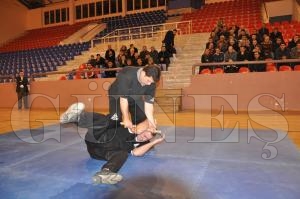 POLİSLERE WİNG TSUN GÖSTERİLDİ POLİSLERE WİNG TSUN GÖSTERİLDİ