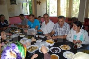 DERNEK YELER KAHVALTIDA BR ARAYA GELD