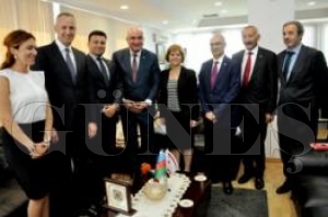 Kuzey Kbrs Dileri Bakan Emine olak, Azerbaycan-Trkiye adamlar Birlii heyetini kabul etti