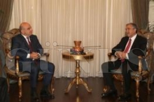 KUZEY KIBRIS CUMHUBAŞKANI AKINCI, ATİB BAŞKANI YANGIN VE BERABERİNDEKİ HEYETİ KABUL ETTİ KUZEY KIBRIS CUMHUBAŞKANI AKINCI, ATİB BAŞKANI YANGIN VE BERABERİNDEKİ HEYETİ KABUL ETTİ