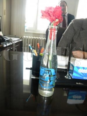 KARŞINIZDA SAZCILAR SUYU ŞİŞESİ KARŞINIZDA SAZCILAR SUYU ŞİŞESİ
