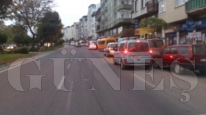 TRAFİK SORUNU BİR TÜRLÜ ÇÖZÜLEMİYOR TRAFİK SORUNU BİR TÜRLÜ ÇÖZÜLEMİYOR