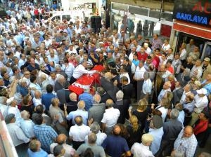 DR. TANDOĞDU GÖZYAŞLARIYLA SON YOLCULUĞUNA UĞURLANDI DR. TANDOĞDU GÖZYAŞLARIYLA SON YOLCULUĞUNA UĞURLANDI
