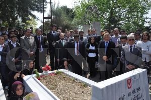 OD'den ehit Binbann Mezarna Trk Bayra