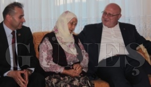ŞENER, ŞEHİT AİLELERİ VE GAZİLERİ BAYRAMDA ZİYARET ETTİ ŞENER, ŞEHİT AİLELERİ VE GAZİLERİ BAYRAMDA ZİYARET ETTİ