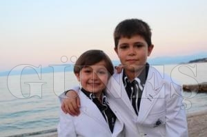 ŞENER YAVUZ VE TURAN YİĞİT KARDEŞLER ERKEKLİĞE İLK ADIMINI ATTI ŞENER YAVUZ VE TURAN YİĞİT KARDEŞLER ERKEKLİĞE İLK ADIMINI ATTI