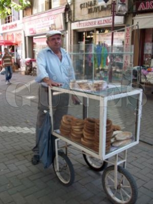 EMEKL� OLDUKTAN SONRA S�M�T SATIYOR...