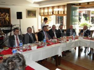 Vali �ift�i �ip�ak Anadolu ekibi ile Yemekte Bulu�tu