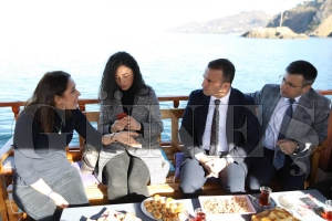 BAŞKAN KİBAR GEZİNTİ TEKNESİNE KONUK OLDU BAŞKAN KİBAR GEZİNTİ TEKNESİNE KONUK OLDU