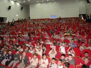 TSYD Fatsa ubesinden rencilere Tiyatro Al Sandk Al oyunu minik renciler tarafndan beenildi