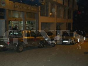 Yolu Otopark’a Çevirdiler Yolu Otopark’a Çevirdiler