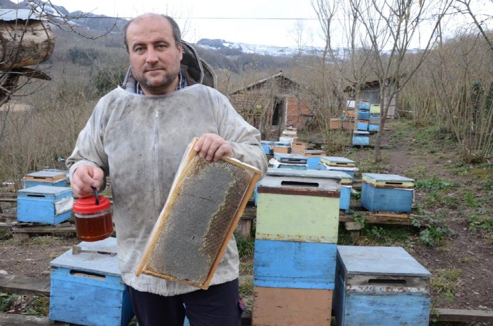 Ürettiği Balı Sosyal Medyadan Satıyor, Siparişlere Yetişemiyor