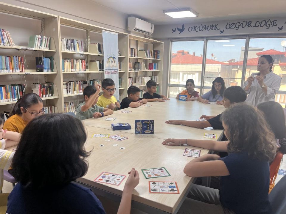 Bilgi evleri hem öğrencilere hem ailelere umut oluyor...Büyükşehirden çocuklara ücretsiz eğitim desteği