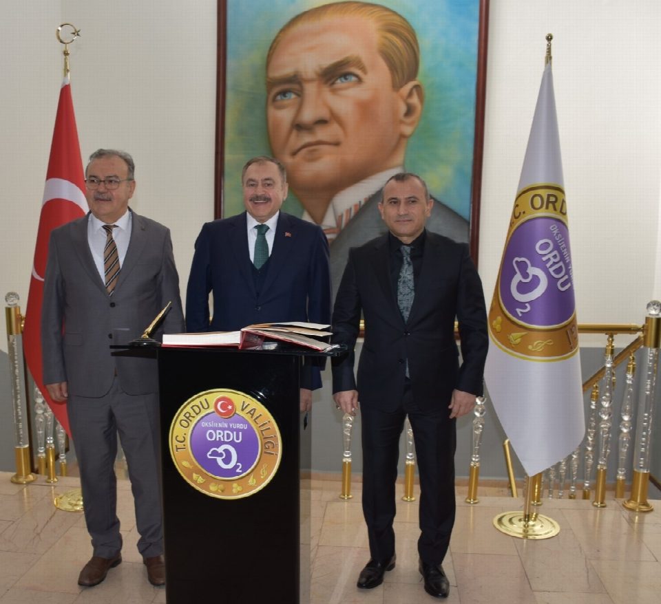 Eski Bakan Eroğlu, Vali Sonel’i ziyaret etti