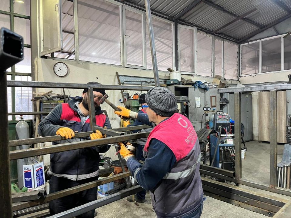 Büyükşehir, park ve bahçe mobilyalarını kendi üretiyor, Ordu güzelleşiyor