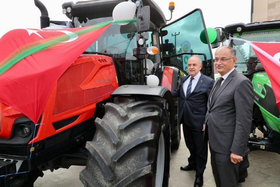 Vali Erol, ORKÖY Projesi Kapsamında Traktör Dağıtım Programına Katıldı