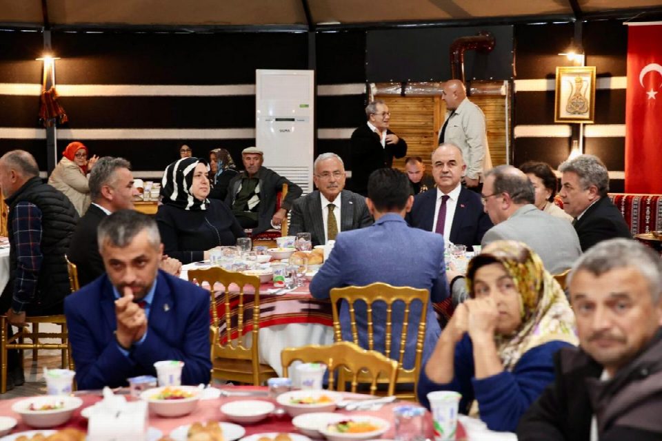 Başkan Güler: “Engellilerimiz bize emanet” Başkan Güler, engelli anneleri ve engelli dernekleri ile bir araya geldi