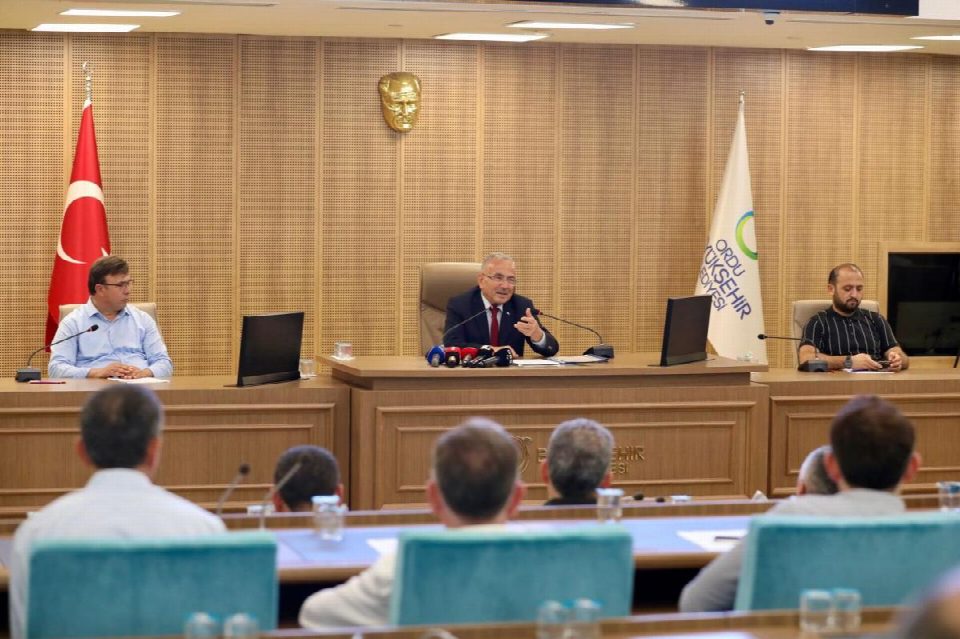 BAŞKAN GÜLER’DEN MÜJDELER “AYBASTI-GÖLKÖY, KABATAŞ-AYBASTI VE AKKUŞ-NİKSAR YOLLARINDA ÇALIŞMALAR BAŞLAYACAK”