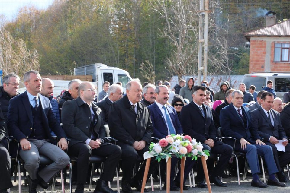 Hayırsever tarafından yaptırılan ilkokul törenle açıldı