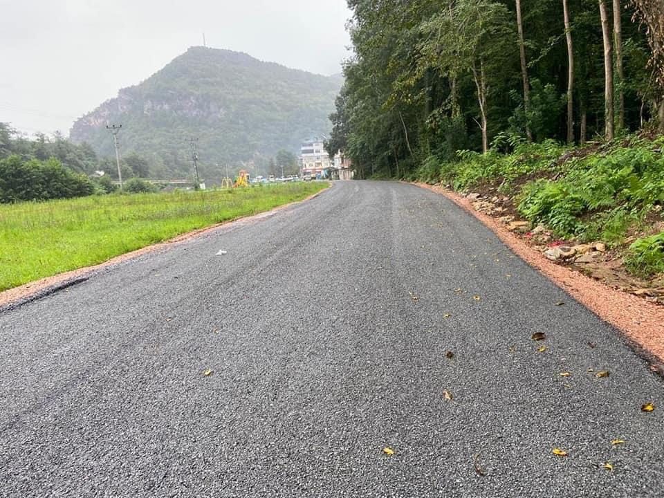 İki ilçeye bağlantı sağlayan yol asfalta kavuşturuluyor