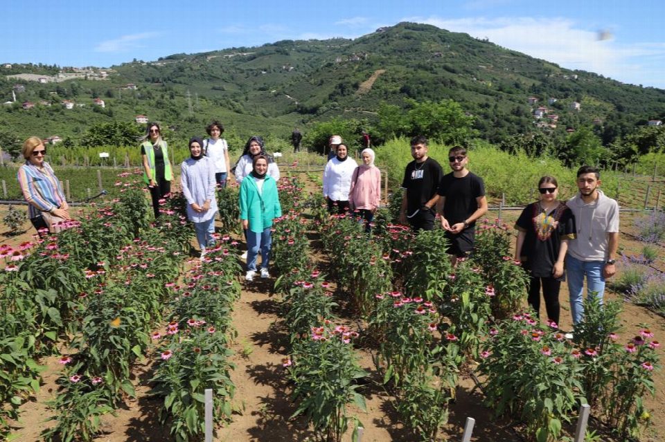 Büyükşehirin örnek tarım alanları üniversite öğrencilerine açıldı