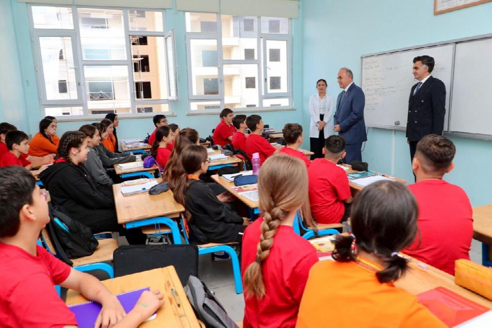 Vali Erol, ortaokul öğrencisinin sözünü yerine getirdi