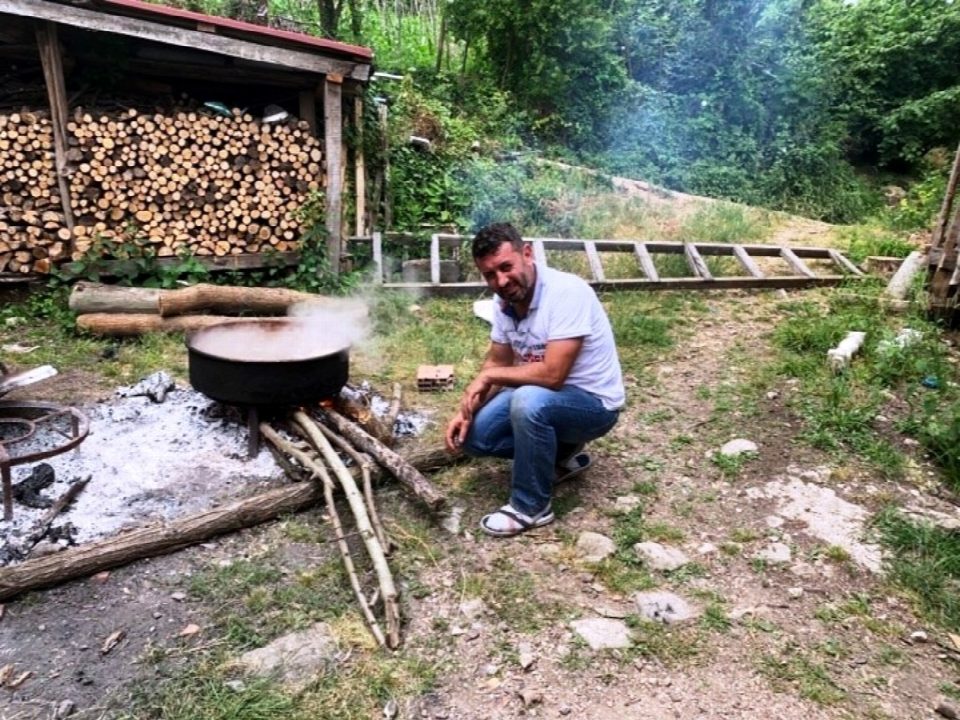 Karadeniz’de dut pekmezi zamanı